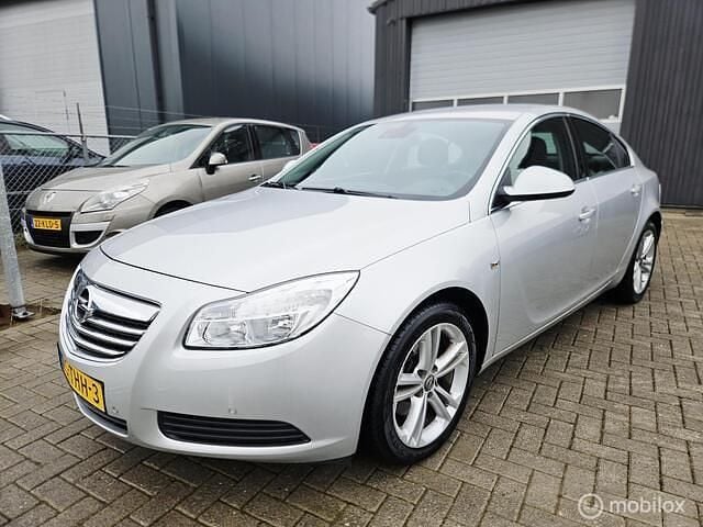 Grijs Gebruikt 2012 Opel Insignia Edition Hatchback | € 4.999 (Goede deal) - Afbeelding 1/4