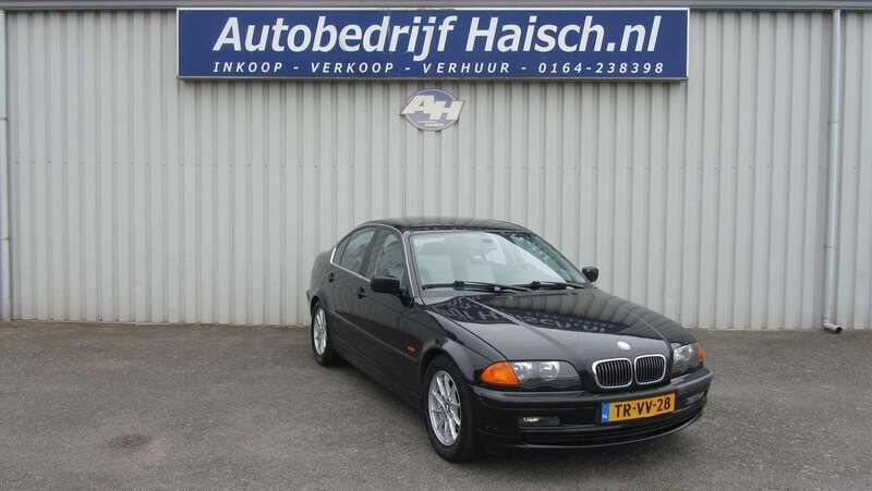 Zwart, metallic lak Gebruikt 1998 BMW 320 Sedan | € 1.650 (Goede deal) - Afbeelding 1/4