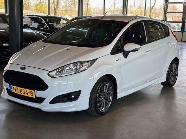 Wit Gebruikt 2017 Ford Fiesta ST-Line Hatchback | € 12.490 (Eerlijke prijs) - Afbeelding 1/4