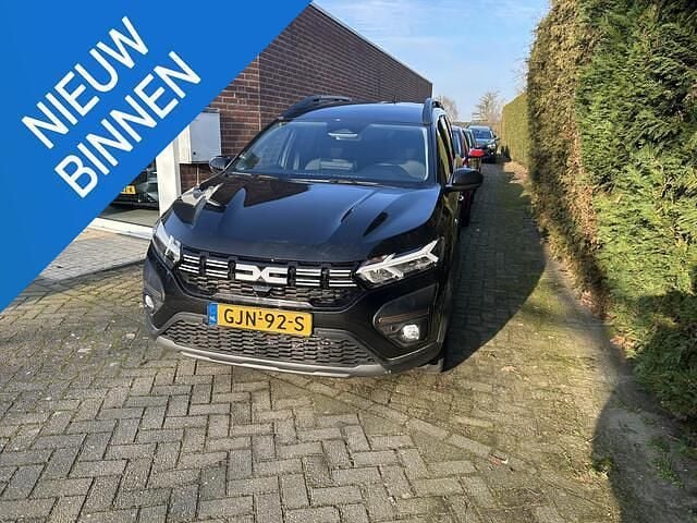 Zwart Occasion 2024 Dacia Jogger Expression MPV | € 19.950 (Goede deal) - Afbeelding 1/1