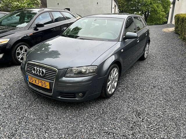 Grijs, metallic lak Gebruikt 2005 Audi A3 Sportback Ambiente Hatchback | € 2.750 (Eerlijke prijs) - Afbeelding 1/4