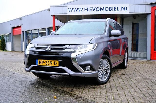 Grijs Gebruikt 2015 Mitsubishi Outlander Edition SUV | € 15.950 (Iets duurder) - Afbeelding 1/4