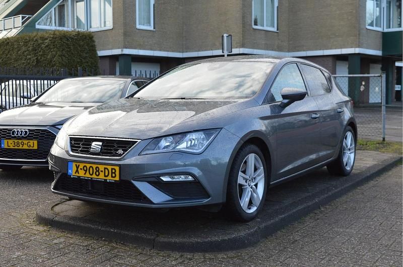 Occasion Seat Leon Business 150 PK (110 kW) 2018 Grijs Hatchback