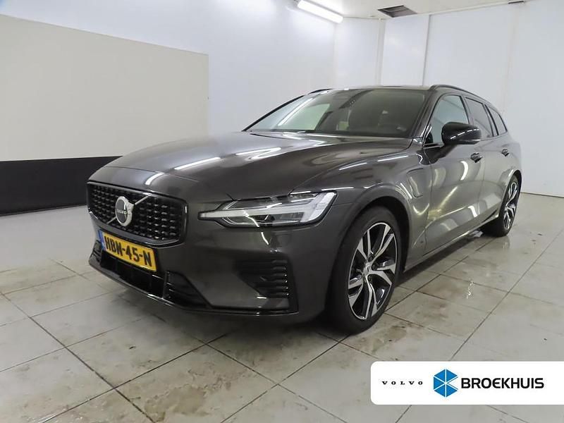 Grijs Occasion 2025 Volvo V60 Ultra Stationwagen | € 47.935 (Iets duurder) - Afbeelding 1/3