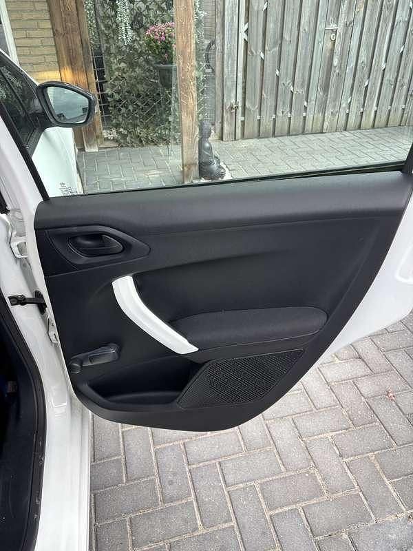 Wit Gebruikt 2014 Peugeot 208 Hatchback | € 4.500 (Eerlijke prijs) - Afbeelding 1/4