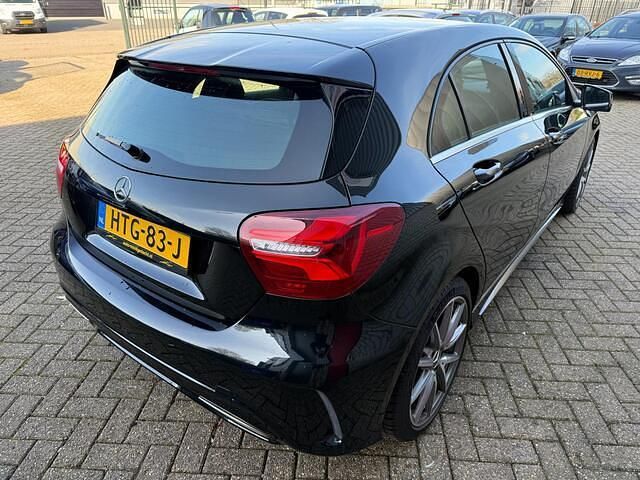 Occasion Mercedes A180 Ambition 122 PK (89 kW) 2017 Zwart (metallic) Hatchback