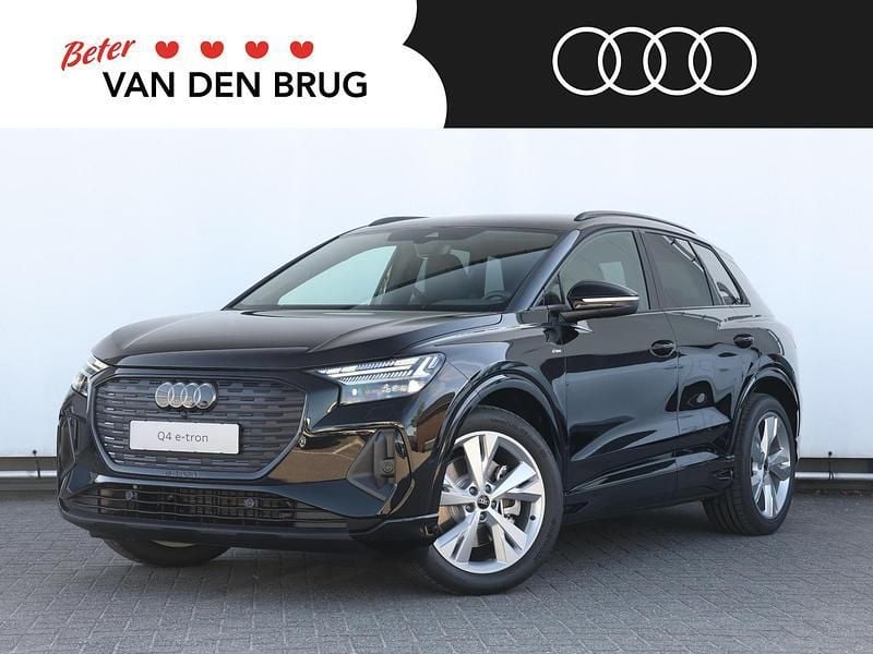 Zwart Nieuw 2025 Audi Q4 e-tron Comfort SUV | € 53.735 (Super prijs) - Afbeelding 1/4