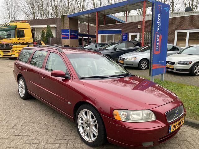 Rood Gebruikt 2005 Volvo V70 Stationwagen | € 2.775 (Goede deal) - Afbeelding 1/4