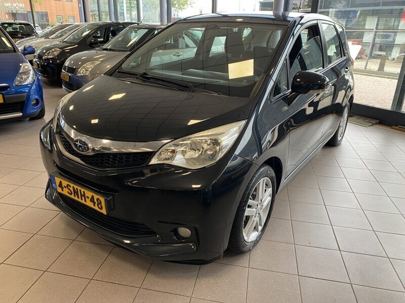 Zwart Gebruikt 2013 Toyota Verso-S Luxury MPV | € 5.950 - Afbeelding 1/3