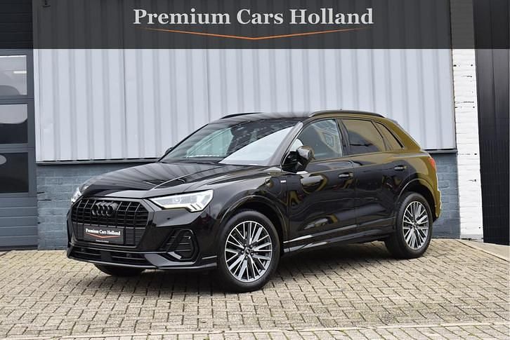 Zwart (metallic) Gebruikt 2022 Audi Q3 S-Line SUV | € 33.950 (Eerlijke prijs) - Afbeelding 1/4