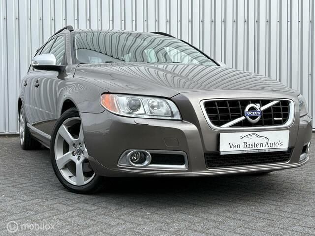 Bruin Gebruikt 2010 Volvo V70 R-Design Stationwagen | € 17.995 (Duur) - Afbeelding 1/3