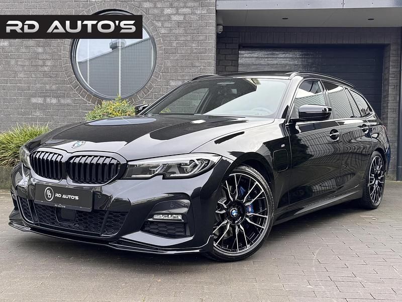 Zwart Occasion 2021 BMW 330 Executive Stationwagen | € 35.950 (Eerlijke prijs) - Afbeelding 1/4