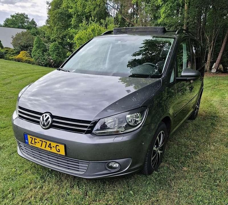 Grijs Gebruikt 2010 VW Touran Trendline MPV | € 6.755 (Eerlijke prijs) - Afbeelding 1/4