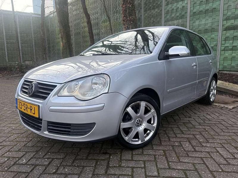 Zilver Occasion 2006 VW Polo Hatchback | € 1.699 (Goede deal) - Afbeelding 1/4