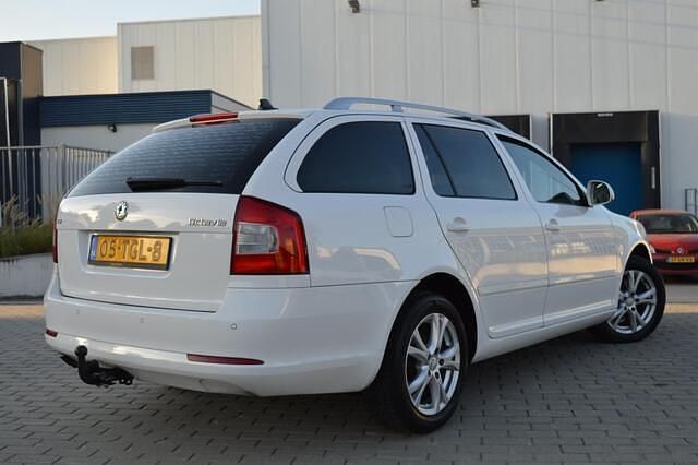Occasion Skoda Octavia Elegance 122 PK (89 kW) 2012 Wit Stationwagen