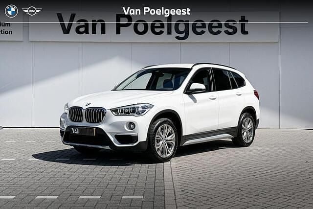 Alpinweiss iii Gebruikt 2018 BMW X1 Executive SUV | € 27.450 (Eerlijke prijs) - Afbeelding 1/4