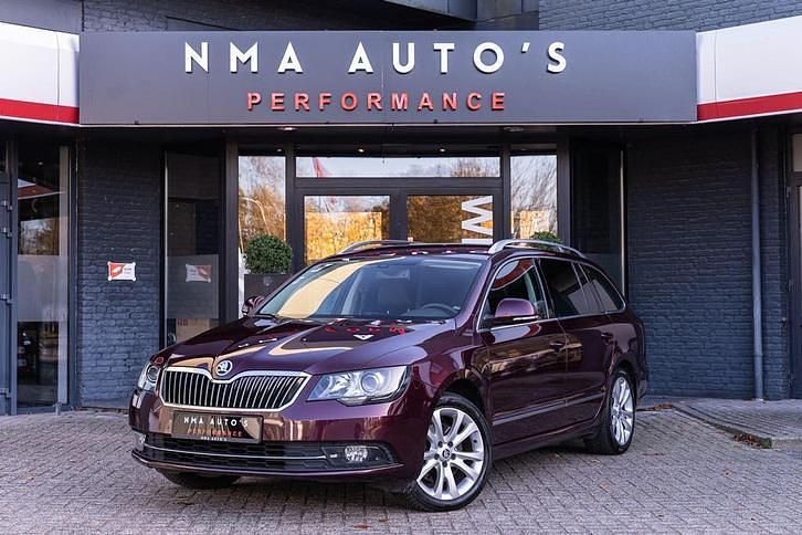 Rood Gebruikt 2014 Skoda Superb Elegance Stationwagen | € 12.750 - Afbeelding 1/4