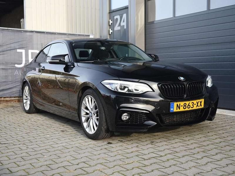 Zwart Gebruikt 2020 BMW 230 Executive Coupé | € 28.499 (Super prijs) - Afbeelding 1/4