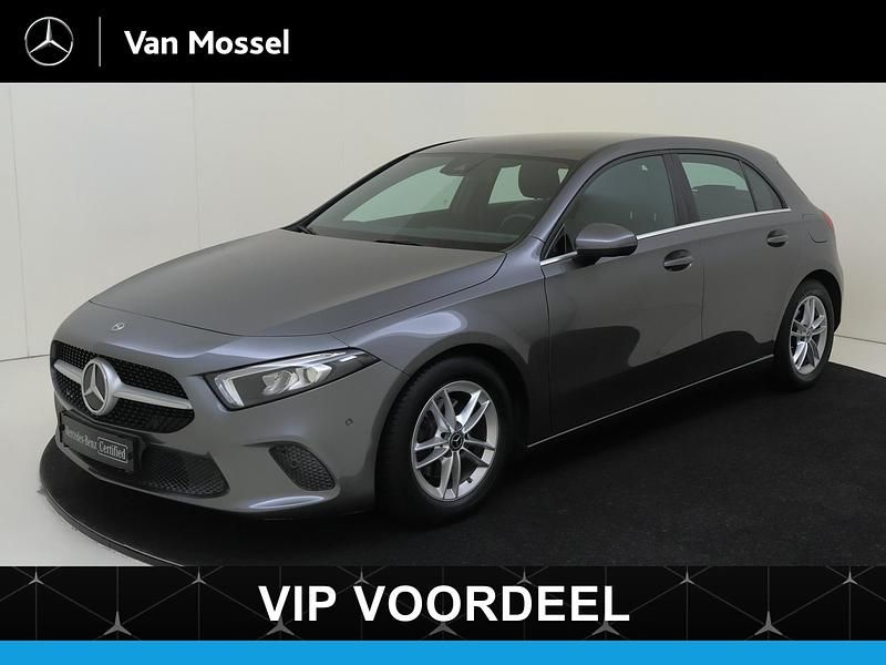 Grijs Gebruikt 2019 Mercedes A180 Business Hatchback | € 22.945 (Eerlijke prijs) - Afbeelding 1/4