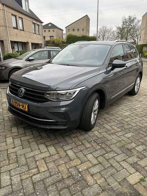 Grijs Gebruikt 2021 VW Tiguan Life SUV | € 24.999 (Super prijs) - Afbeelding 1/4