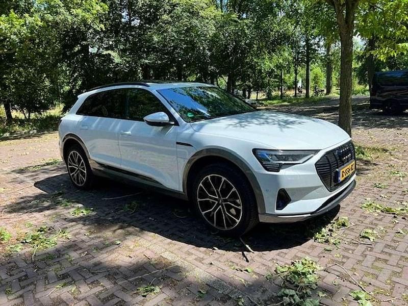 Wit Gebruikt 2022 Audi e-tron SUV | € 48.000 (Duur) - Afbeelding 1/4