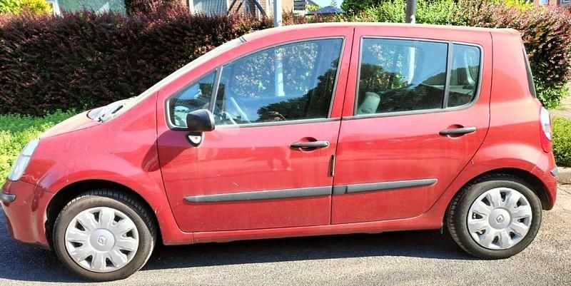 Rood Gebruikt 2007 Renault Modus Authentique MPV | € 2.450 (Eerlijke prijs) - Afbeelding 1/4