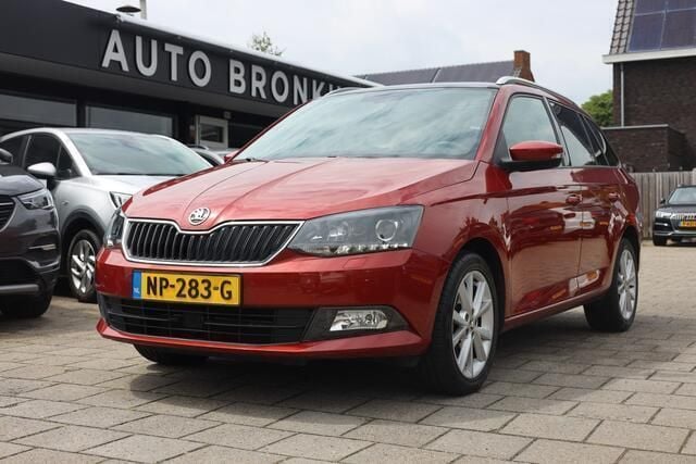 Rood Gebruikt 2017 Skoda Fabia Business Line Stationwagen | € 14.950 (Eerlijke prijs) - Afbeelding 1/4