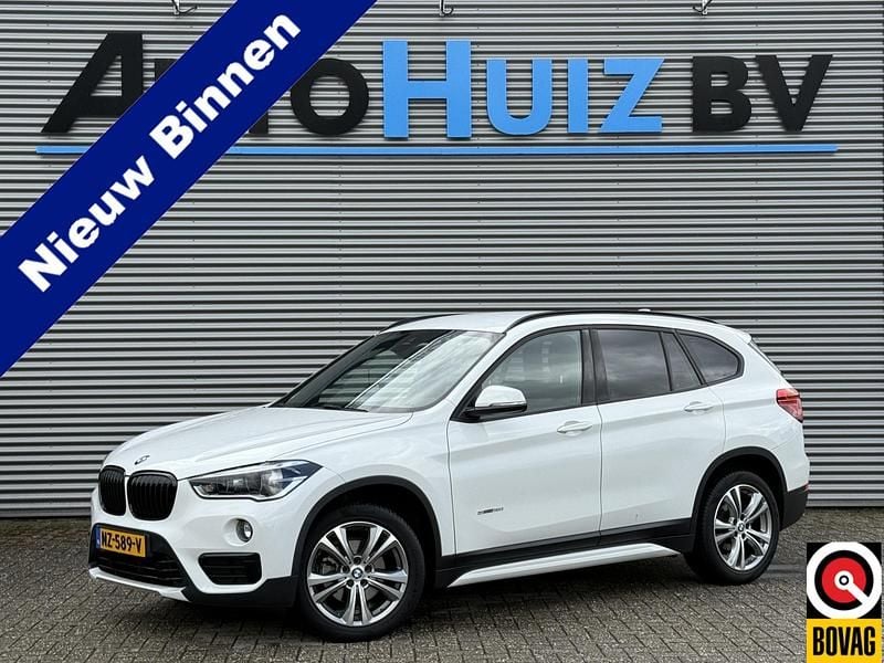 Wit Occasion 2017 BMW X1 Executive SUV | € 18.990 (Eerlijke prijs) - Afbeelding 1/4