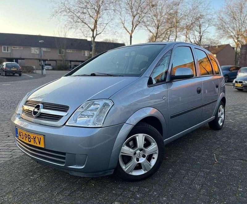 Grijs Occasion 2004 Opel Meriva MPV | € 2.800 (Iets duurder) - Afbeelding 1/4