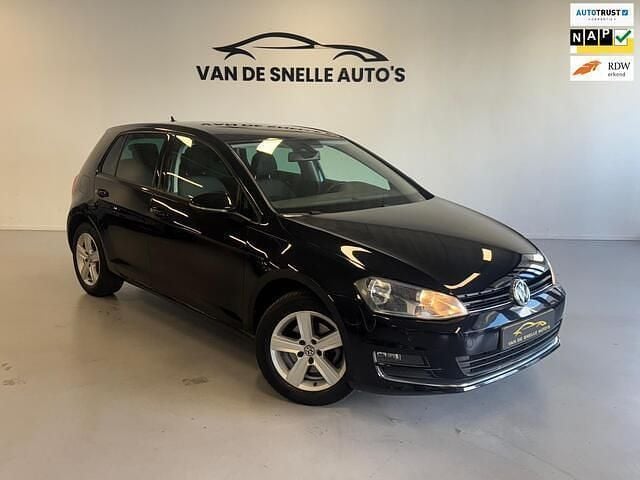 Zwart Gebruikt 2014 VW Golf VII Highline Hatchback | € 9.990 (Eerlijke prijs) - Afbeelding 1/4