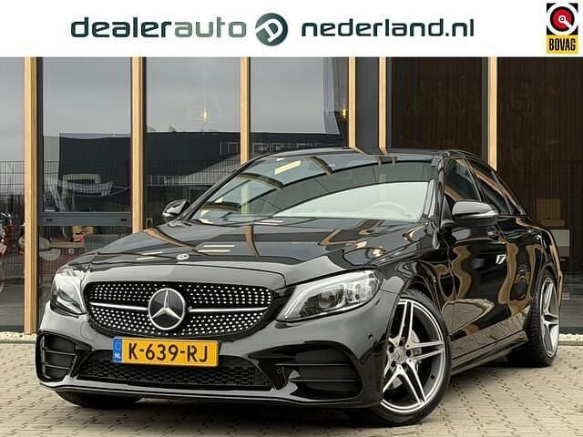 Zwart Occasion 2019 Mercedes C180 AMG line Sedan | € 22.950 (Eerlijke prijs) - Afbeelding 1/4