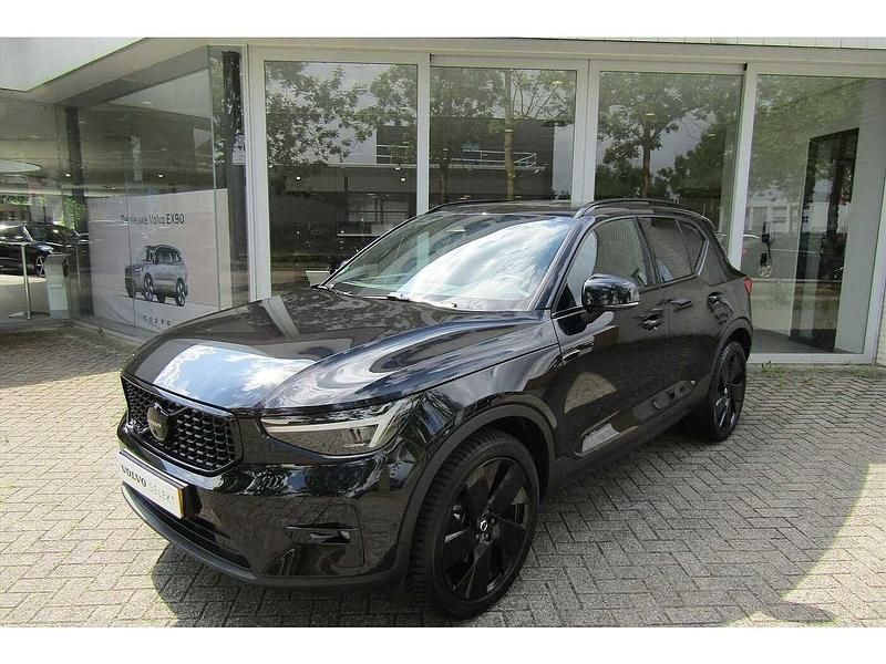 Zwart Gebruikt 2024 Volvo XC40 SUV | € 48.950 (Iets duurder) - Afbeelding 1/4