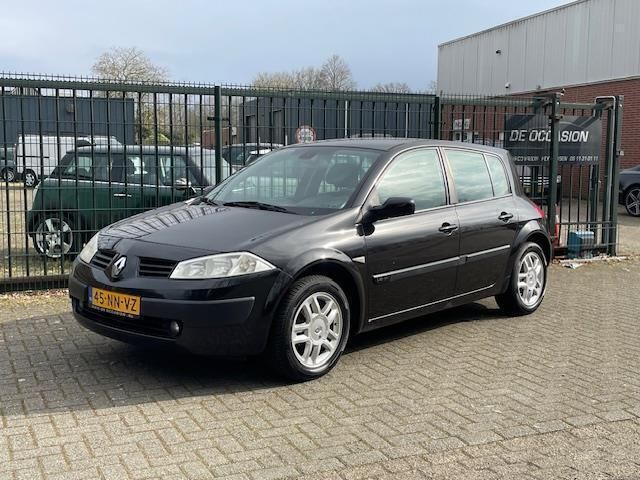 Zwart Gebruikt 2003 Renault Mégane II Dynamique Hatchback | € 1.695 - Afbeelding 1/4
