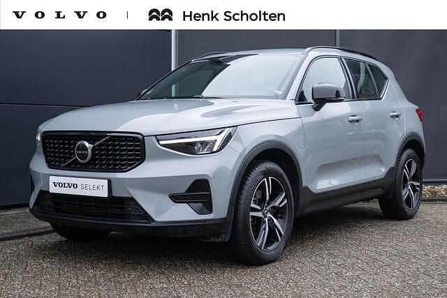 Grijs Occasion 2024 Volvo XC40 Plus SUV | € 39.750 (Eerlijke prijs) - Afbeelding 1/4