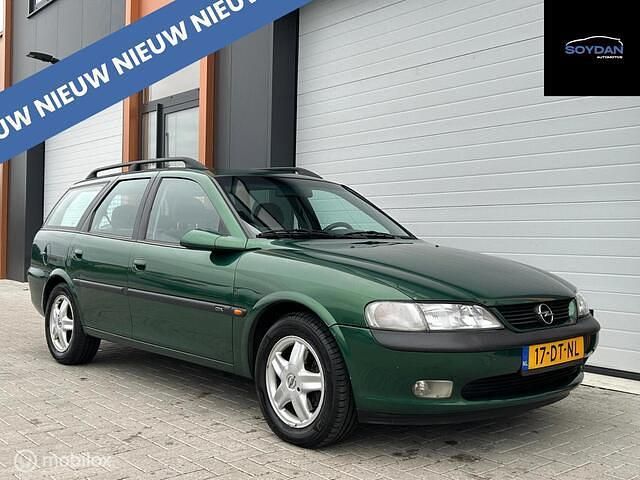 Groen Gebruikt 1997 Opel Vectra Stationwagen | € 1.548 - Afbeelding 1/4