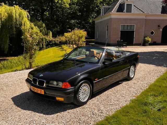 Zwart, metallic lak Gebruikt 1997 BMW 318 Cabriolet Cabriolet | € 13.950 - Afbeelding 1/4
