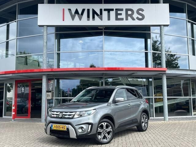 Grijs, metallic lak Gebruikt 2018 Suzuki Vitara SUV | € 19.795 (Iets duurder) - Afbeelding 1/4
