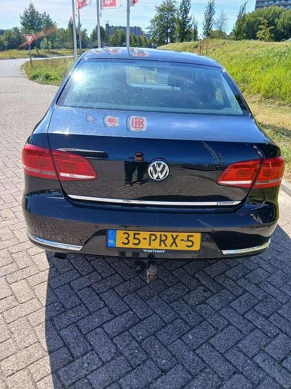 Zwart Occasion 2011 VW Passat Highline Sedan | € 5.299 (Eerlijke prijs) - Afbeelding 1/4
