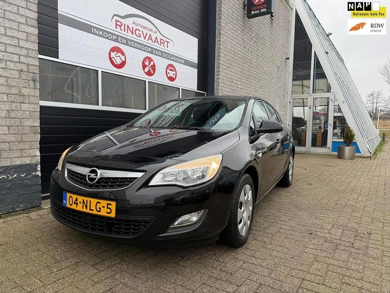 Zwart Occasion 2010 Opel Astra Edition Hatchback | € 2.999 (Goede deal) - Afbeelding 1/4