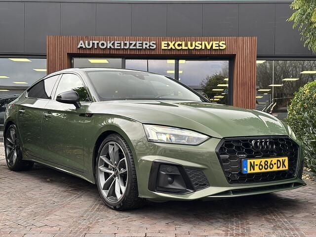 Groen (metallic) Gebruikt 2021 Audi A5 Sportback Competition Hatchback | € 30.900 (Eerlijke prijs) - Afbeelding 1/4