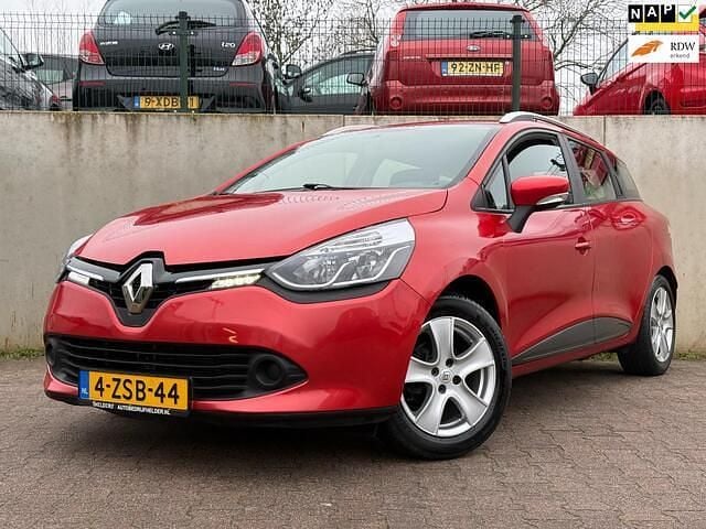 Rood Occasion 2015 Renault Clio GrandTour Expression Stationwagen | € 8.999 (Goede deal) - Afbeelding 1/4
