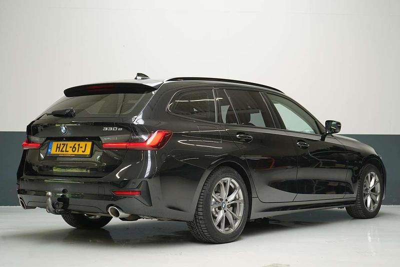 Occasion BMW 330e Basis 292 PK (214 kW) 2021 Zwart Stationwagen