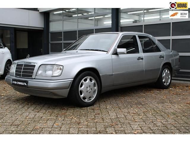 Grijs Occasion 1993 Mercedes E420 Sedan | € 19.900 - Afbeelding 1/4