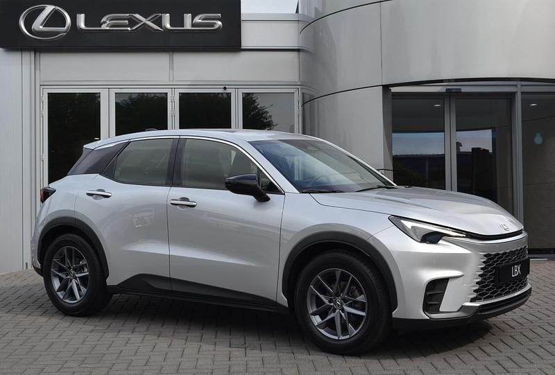 Zilver Gebruikt 2025 Lexus LBX SUV | € 35.700 (Goede deal) - Afbeelding 1/4