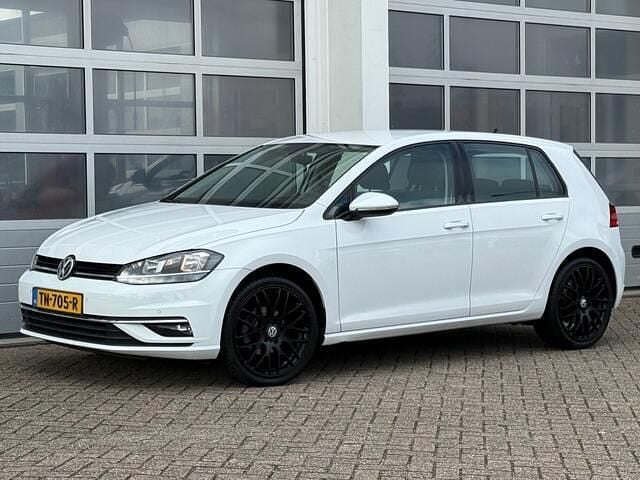 Wit Gebruikt 2018 VW Golf VII Comfortline Hatchback | € 12.945 (Eerlijke prijs) - Afbeelding 1/4