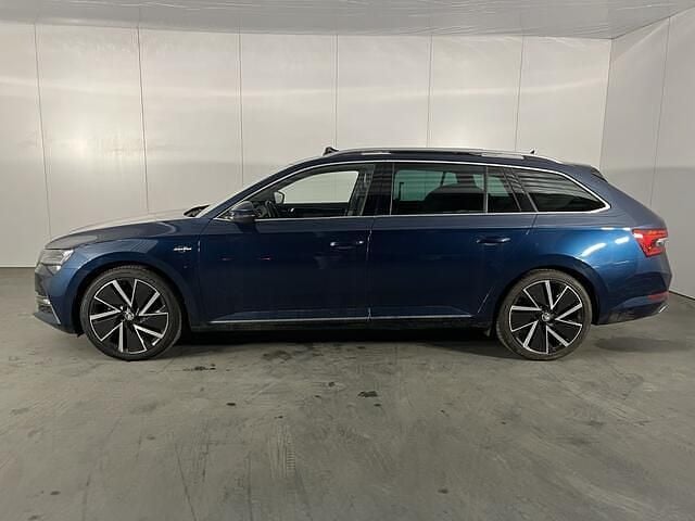 Occasion Skoda Superb LAURIN & KLEMENT 218 PK (160 kW) 2021 Blauw Stationwagen