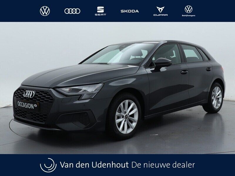 Grijs Gebruikt 2024 Audi A3 Proline Hatchback | € 31.990 (Eerlijke prijs) - Afbeelding 1/4