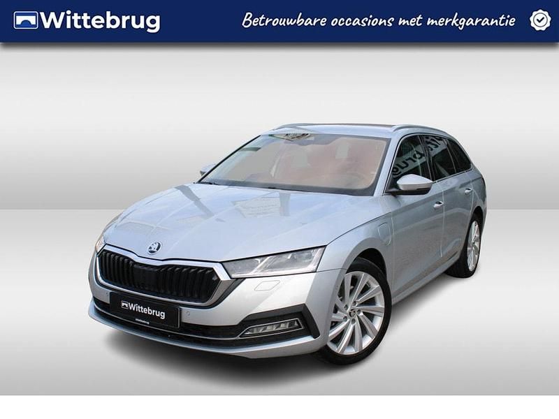 Grijs Occasion 2022 Skoda Octavia Ambition Stationwagen | € 22.950 (Eerlijke prijs) - Afbeelding 1/1