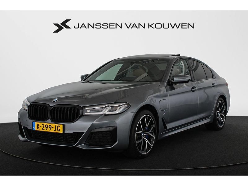 Grijs Occasion 2021 BMW 530 Executive Sedan | € 36.890 (Iets duurder) - Afbeelding 1/4