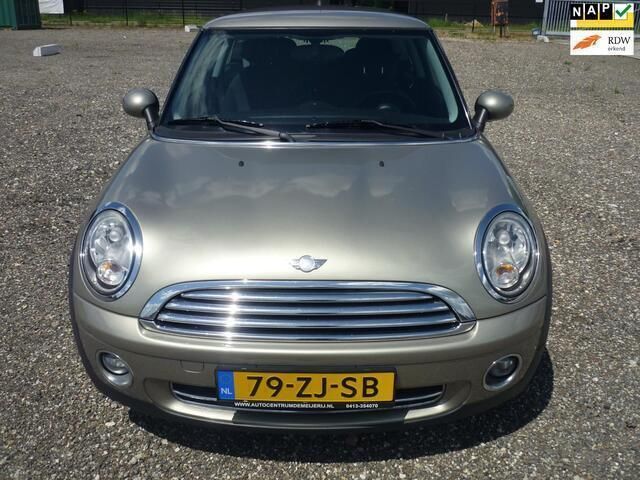 Grijs, metallic lak Gebruikt 2008 Mini Cooper Pepper Hatchback | € 4.950 (Iets duurder) - Afbeelding 1/4